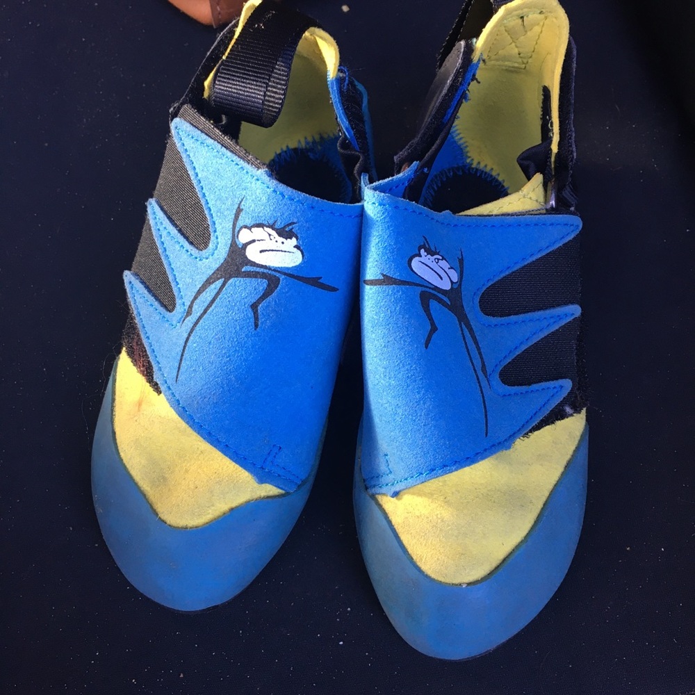 Kids climbing shoes. Size 11.